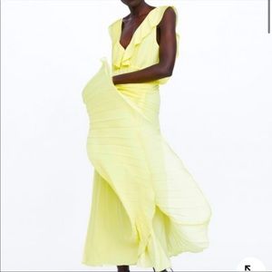 Yellow deepV pleated yellow midi dress